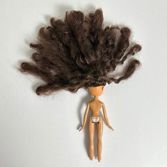 Bratz Wintertime Collection Yasmin Doll Original Outfit & Shoes - Picture 8 of 11